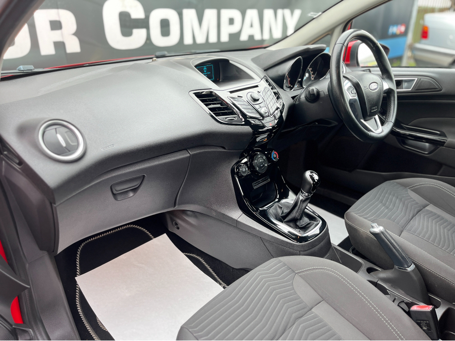 2014 Ford Fiesta - image 9