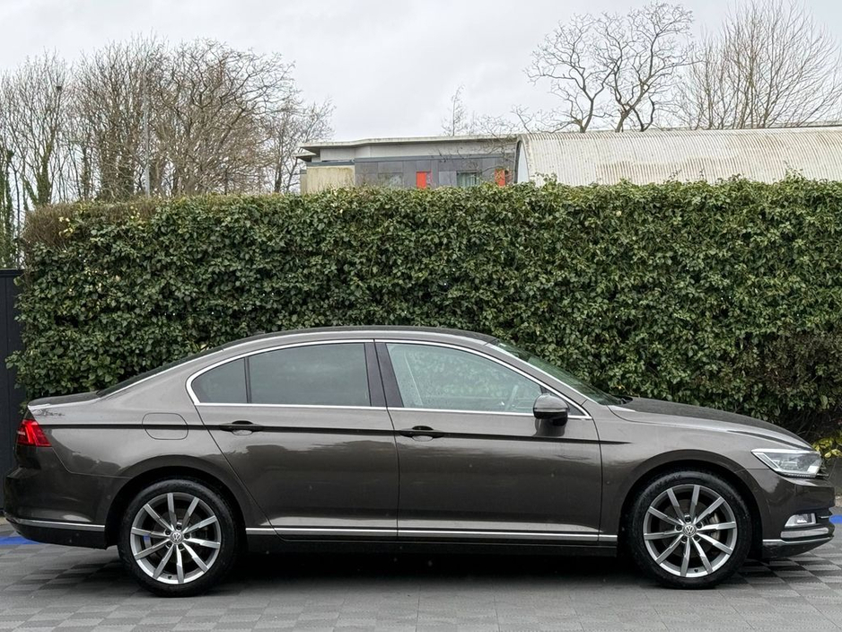 2018 Volkswagen Passat - image 2