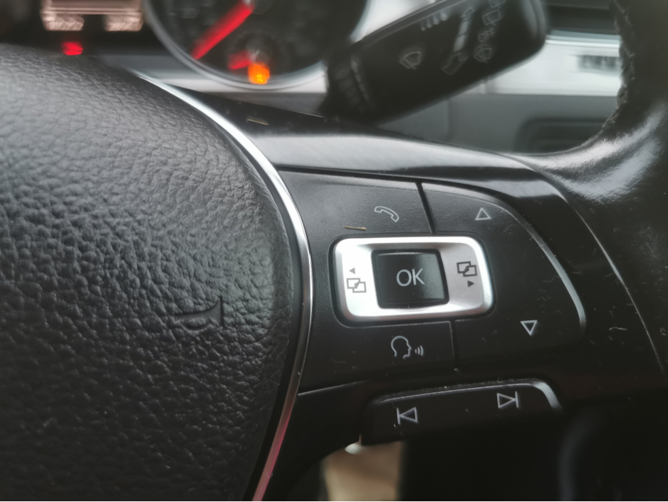 2016 Volkswagen Golf - image 26