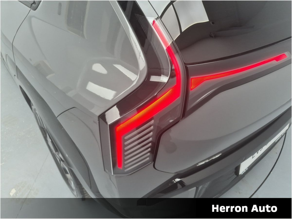 2025 Kia EV3 - image 13