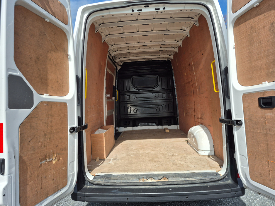 2022 Volkswagen Crafter - image 18
