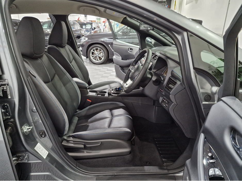 2024 Nissan Leaf - image 7