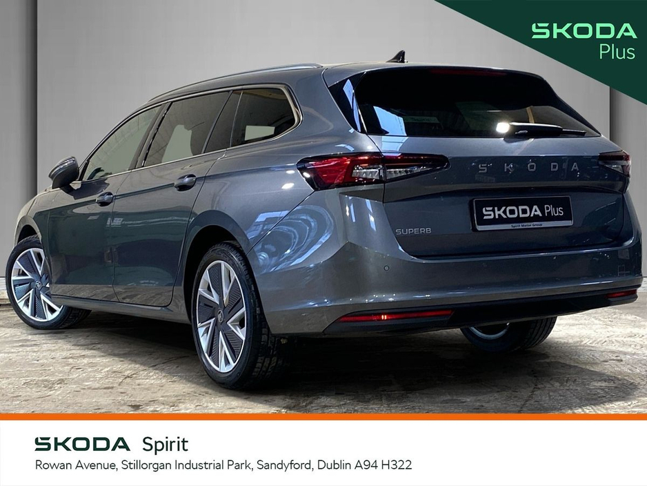 2025 Skoda Superb - image 3
