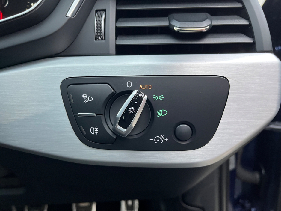 2017 Audi A4 - image 19