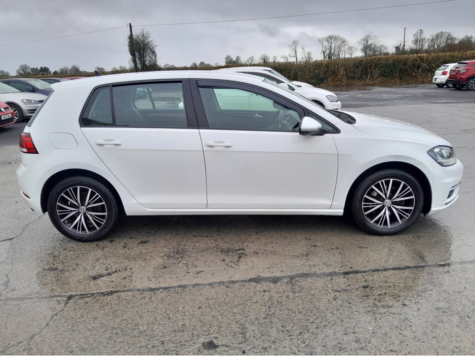 2017 Volkswagen Golf - image 12