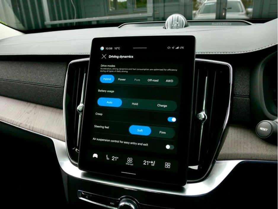 2025 Volvo XC90 - image 23