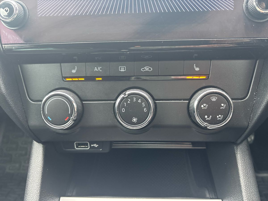 2020 Skoda Octavia - image 19