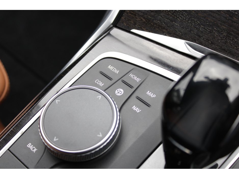 2019 BMW 3 Series - image 18