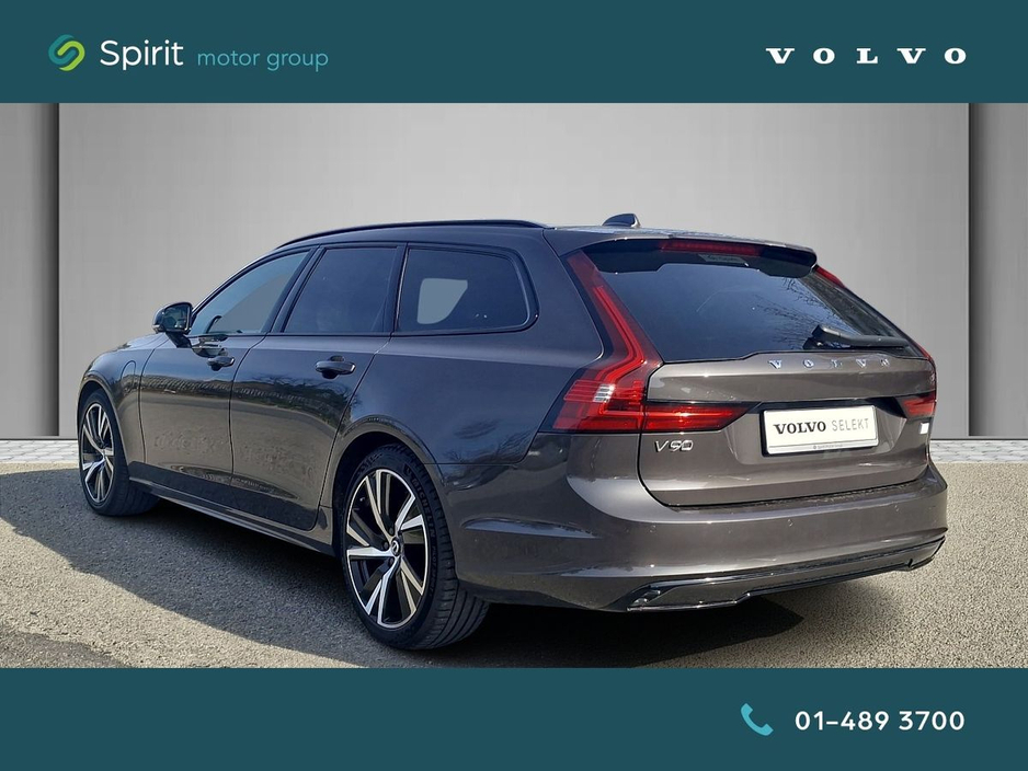 2021 Volvo V90 - image 2