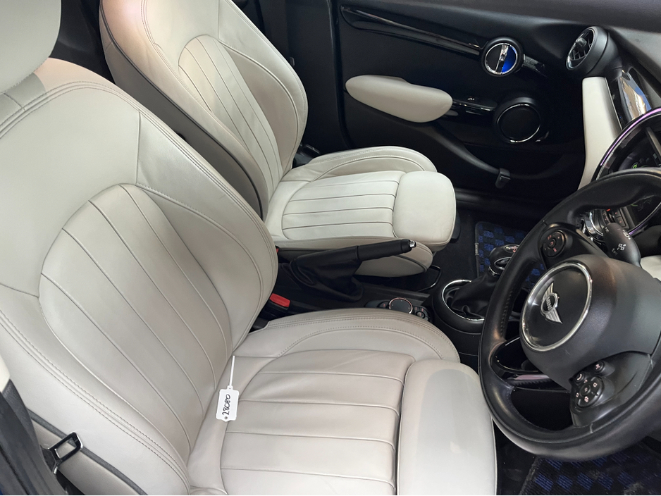 2017 MINI Cooper D - image 11