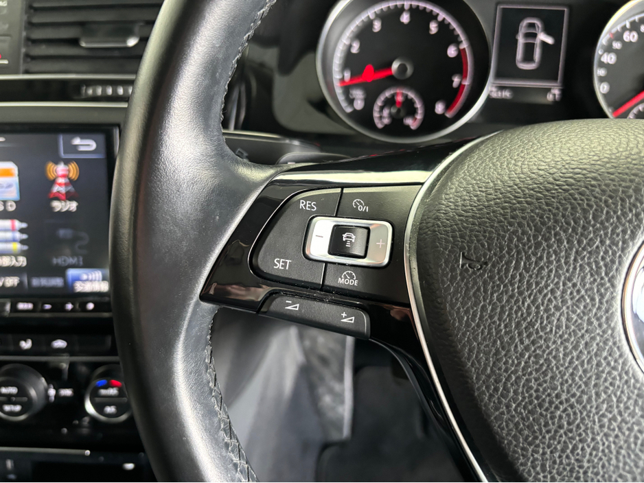 2013 Volkswagen Golf - image 8