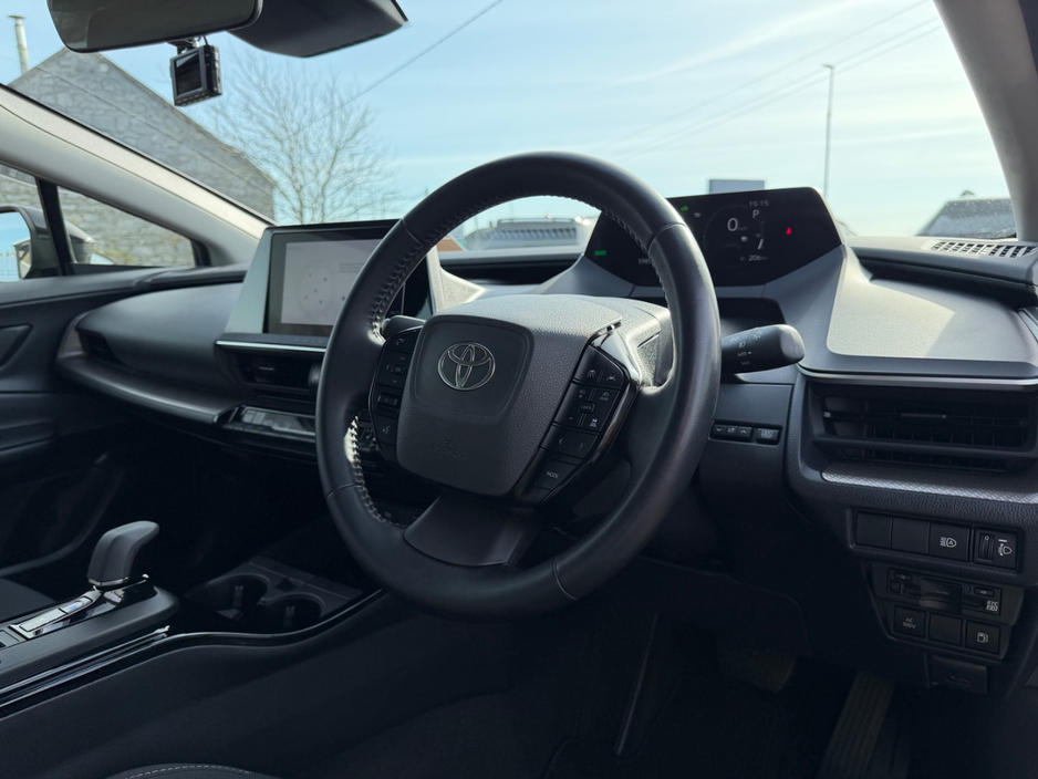 2023 Toyota Prius - image 5