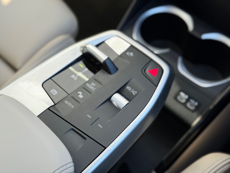 2023 BMW X1 - image 10