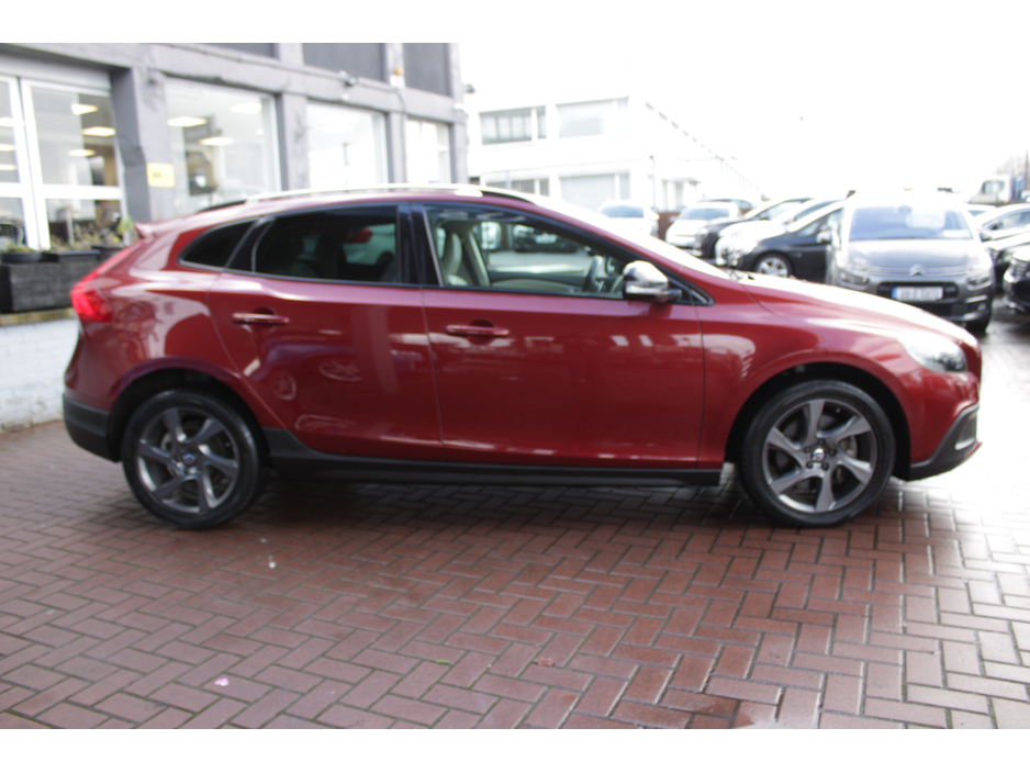 2016 Volvo V40 Cross Country 2.0D4 CROSSCOUNTRY 5DR HATCHBACK AUTO HUGE SPEC  // 1 OWNER CAR // AS NEW CONDITION THROUGHOUT // BUY WITH CONFIDENCE AA AND SIMI APPROVED DEALER 2026 // FINANCE ARRANGED // €13,950