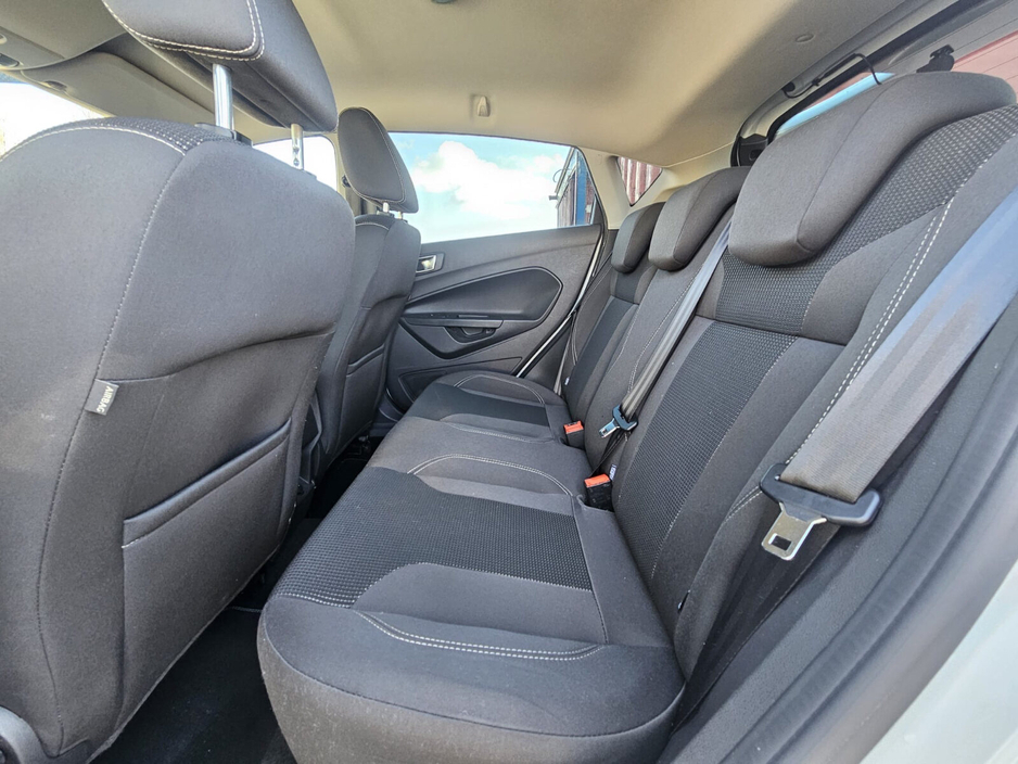 2016 Ford Fiesta - image 19