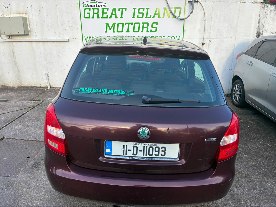 2011 Skoda Fabia - image 3