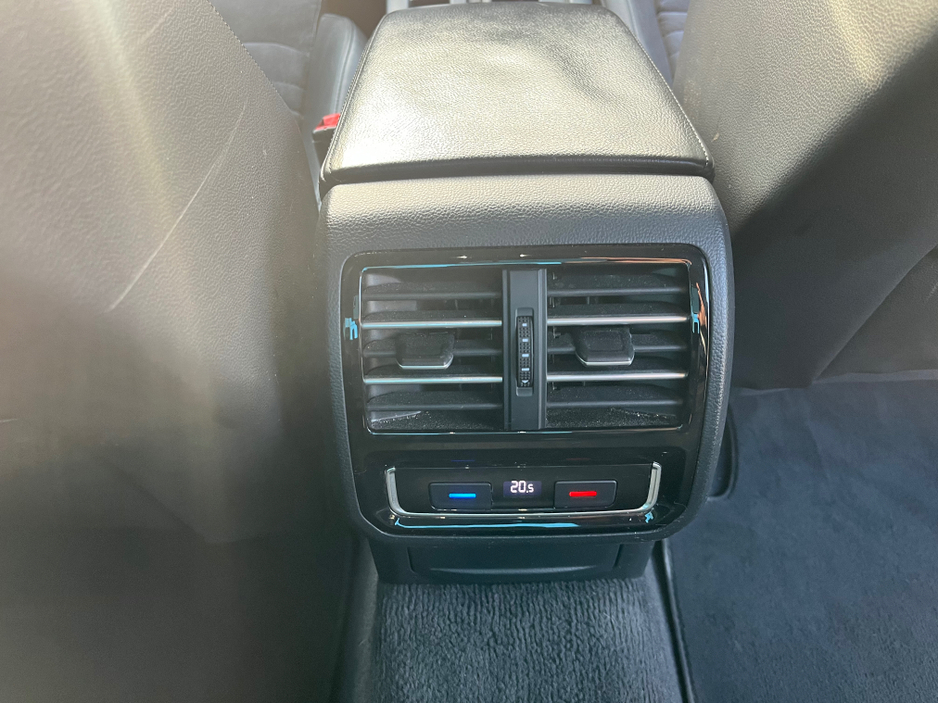 2015 Volkswagen Passat - image 13