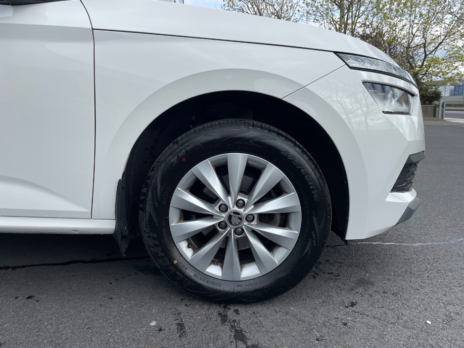 2022 Skoda Kamiq - image 2