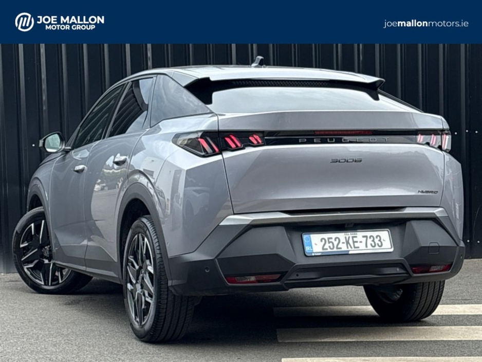 2025 Peugeot 3008 - image 2
