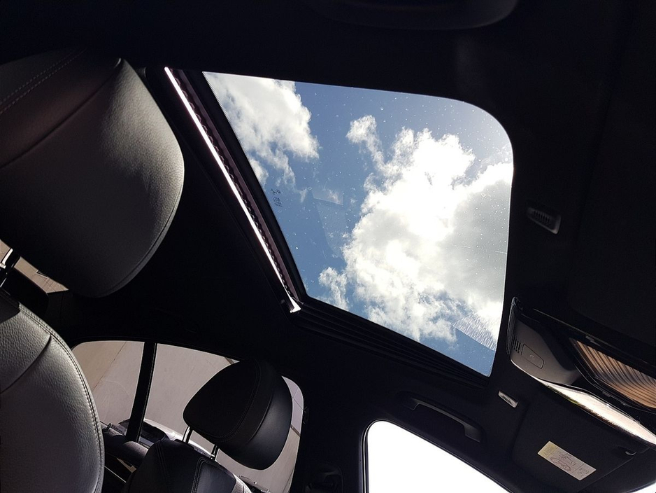 2019 BMW 5 Series - image 24