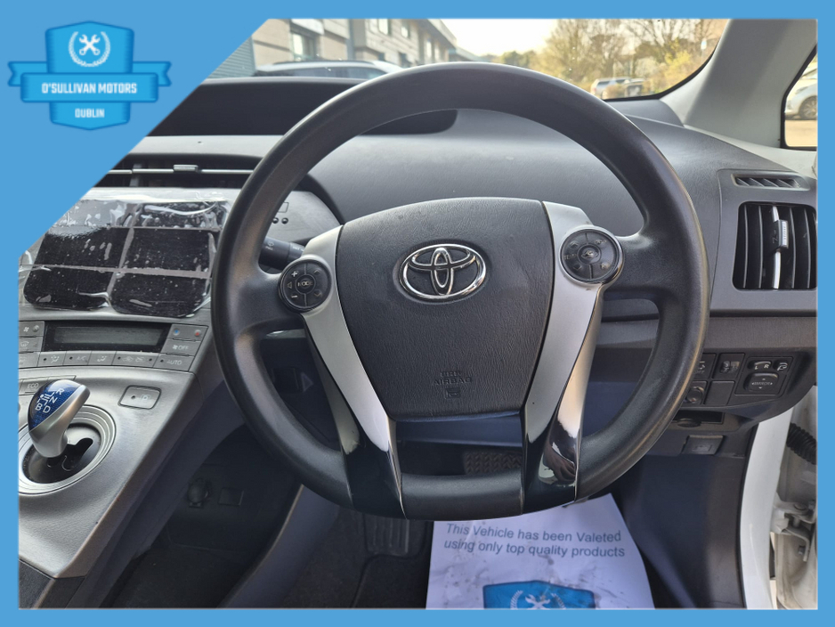 2015 Toyota Prius - image 13