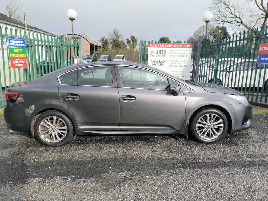 2017 Toyota Avensis - image 8