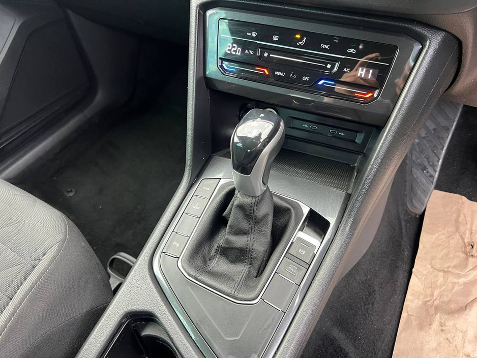 2022 Volkswagen Tiguan LIFE 1.4 TSI PLUG-IN HYBRID // FULL SERVICE HISTORY // APPLE CARPLAY/ANDROID AUTO // ADAPTIVE CRUISE CONTROL €28,950