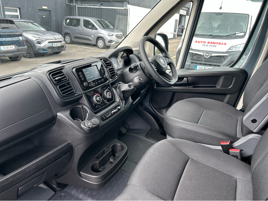 2026 Opel Movano - image 3