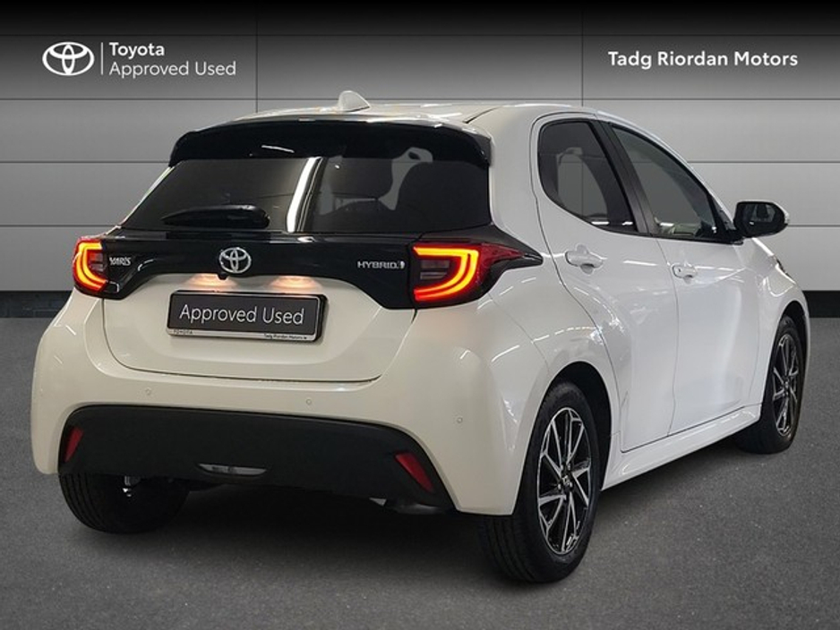 2024 Toyota Yaris - image 2