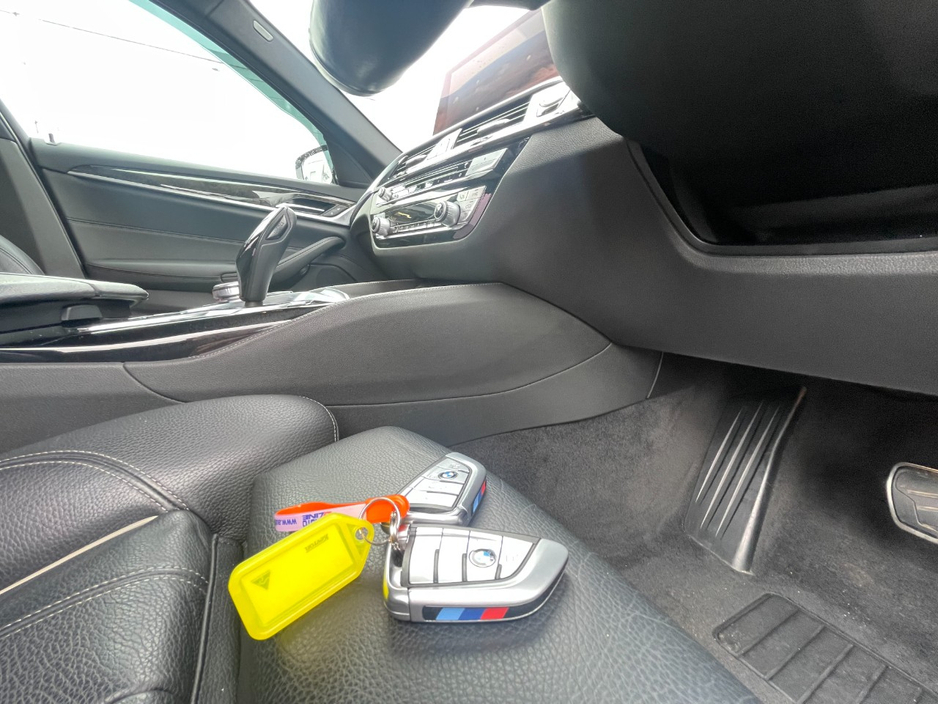2019 BMW 5 Series - image 25