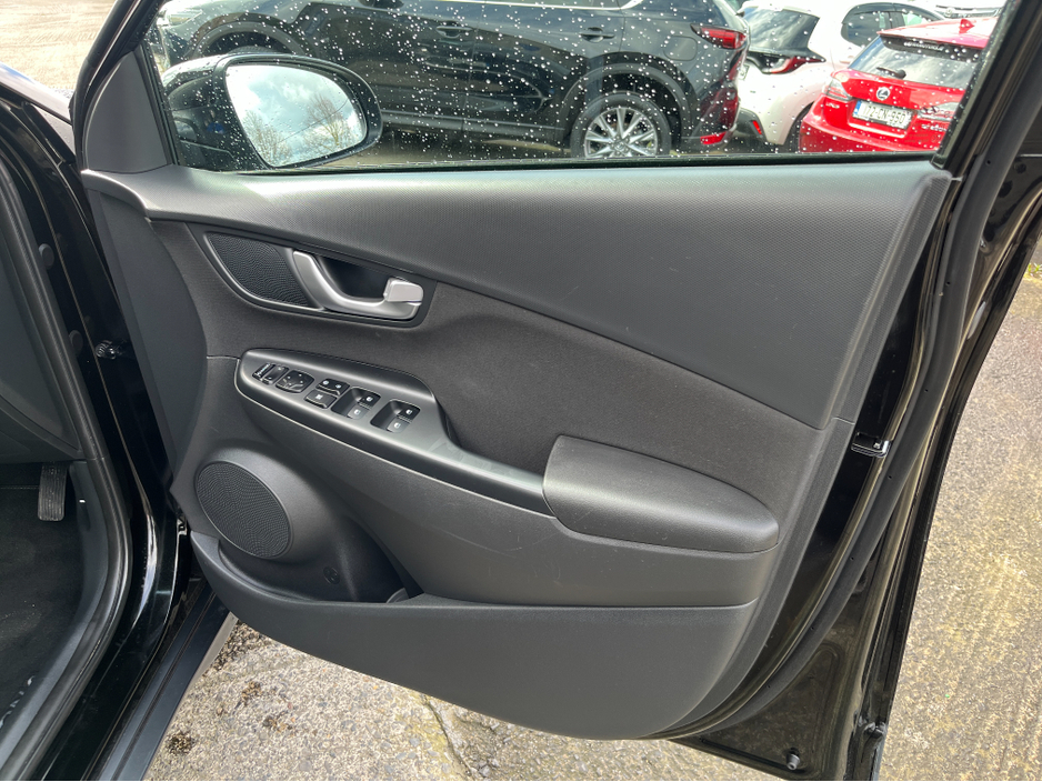 2022 Hyundai Kona - image 12