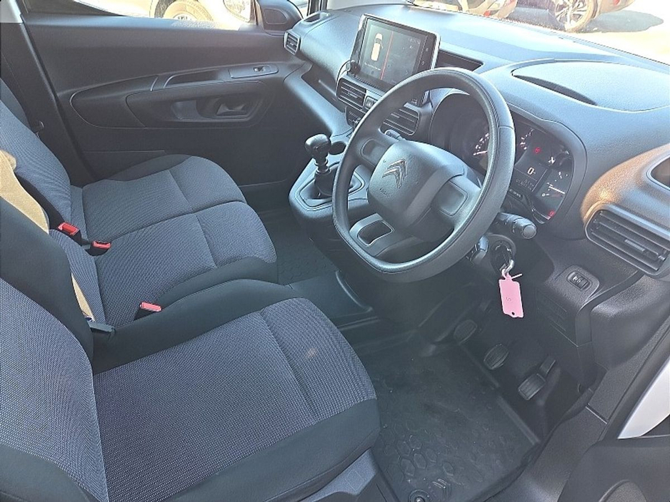 2023 Citroen Berlingo - image 9