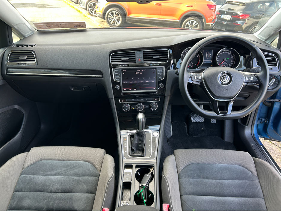 2015 Volkswagen Golf - image 10