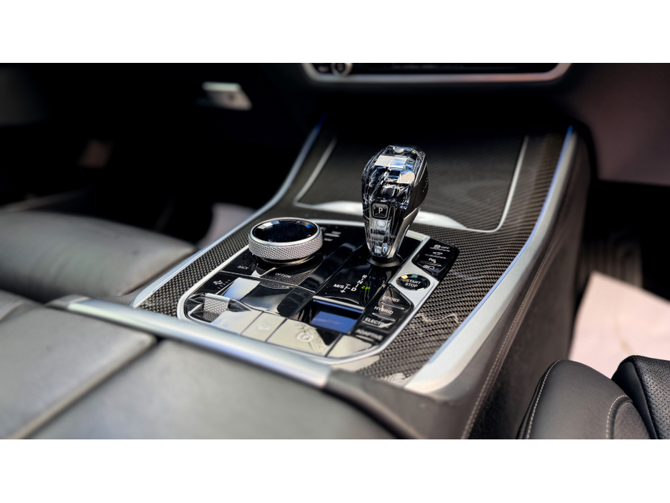 2022 BMW X5 - image 2