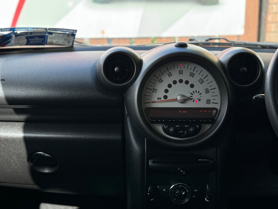 2010 MINI Countryman - image 8