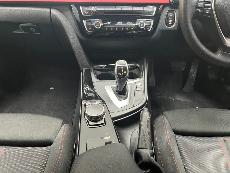 2016 BMW 3 Series - image 19