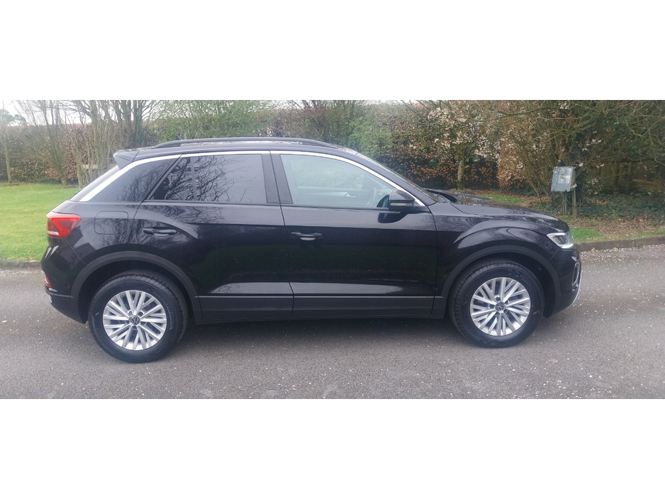 2023 Volkswagen T-Roc - image 7