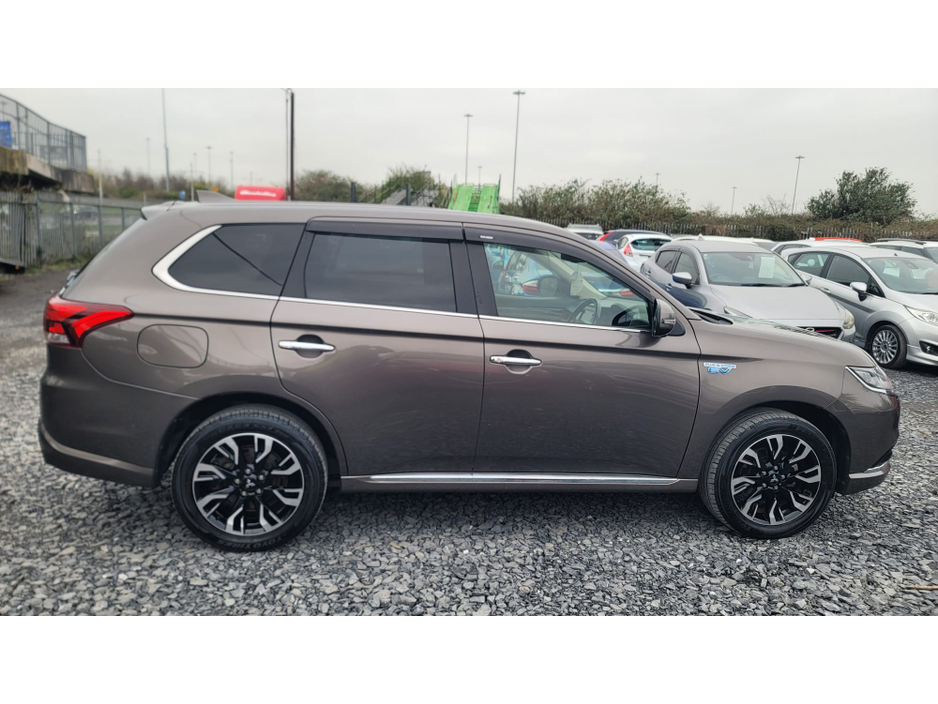 2017 Mitsubishi Outlander - image 8