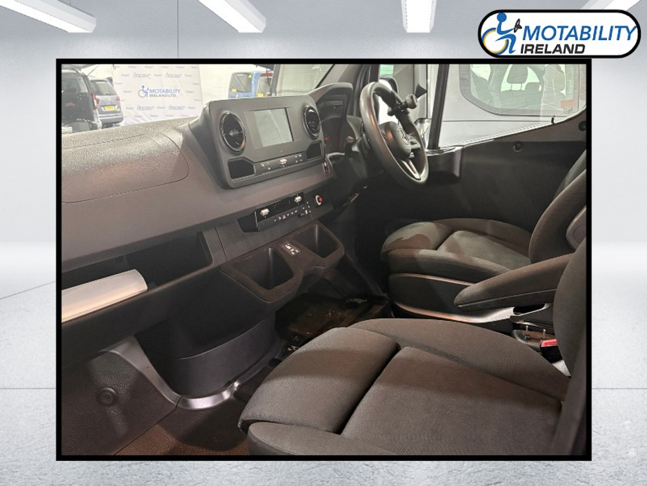 2020 Mercedes-Benz Sprinter - image 12