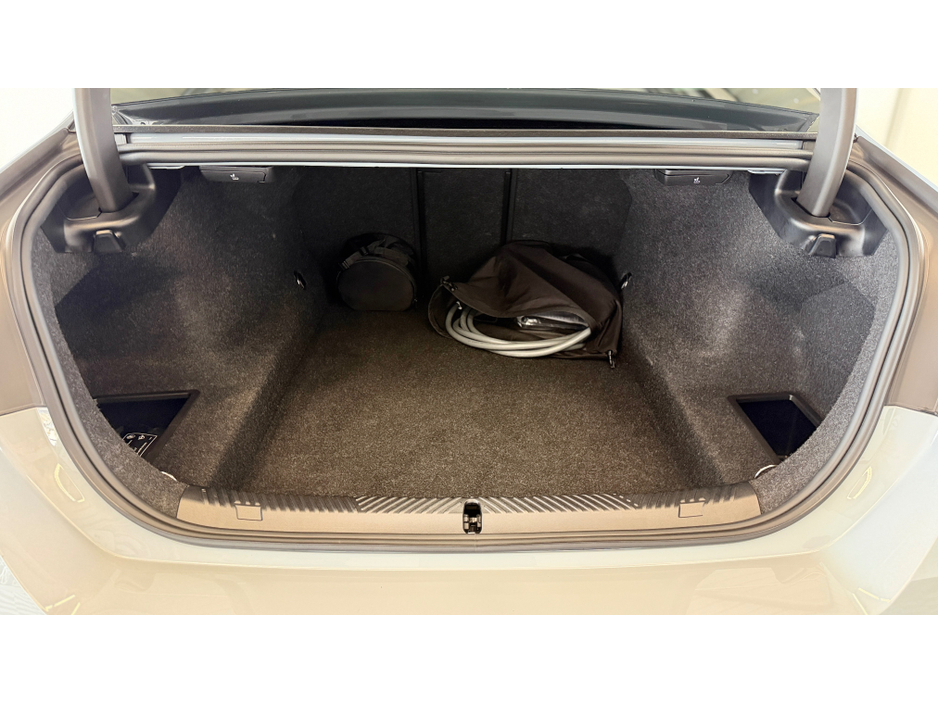 2025 BMW 5 Series - image 17