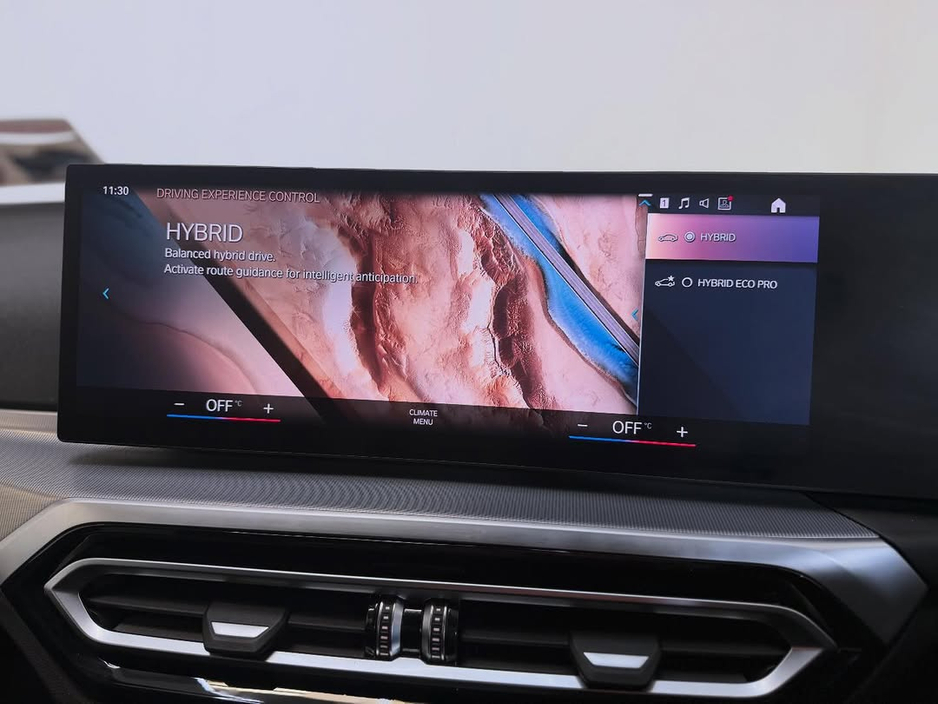 2022 BMW 3 Series - image 20