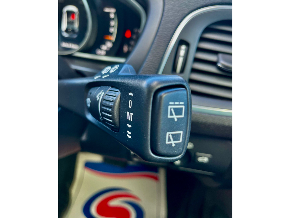 2019 Volvo V40 - image 31