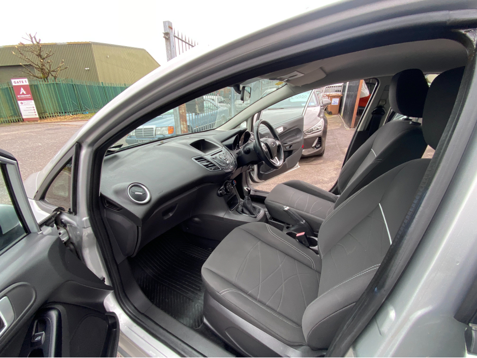 2017 Ford Fiesta - image 13