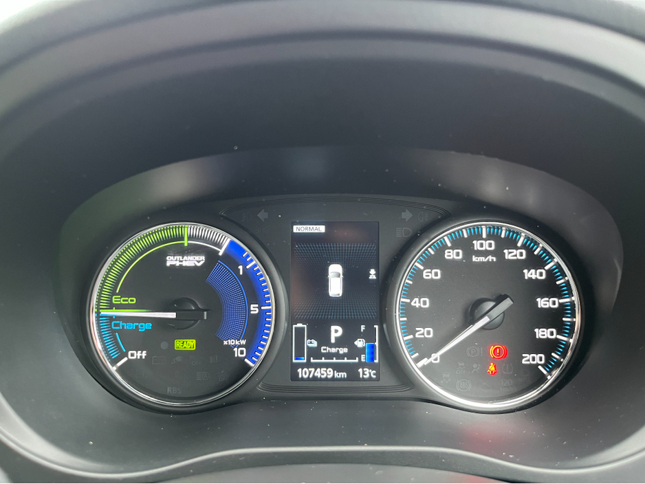 2021 Mitsubishi Outlander - image 24