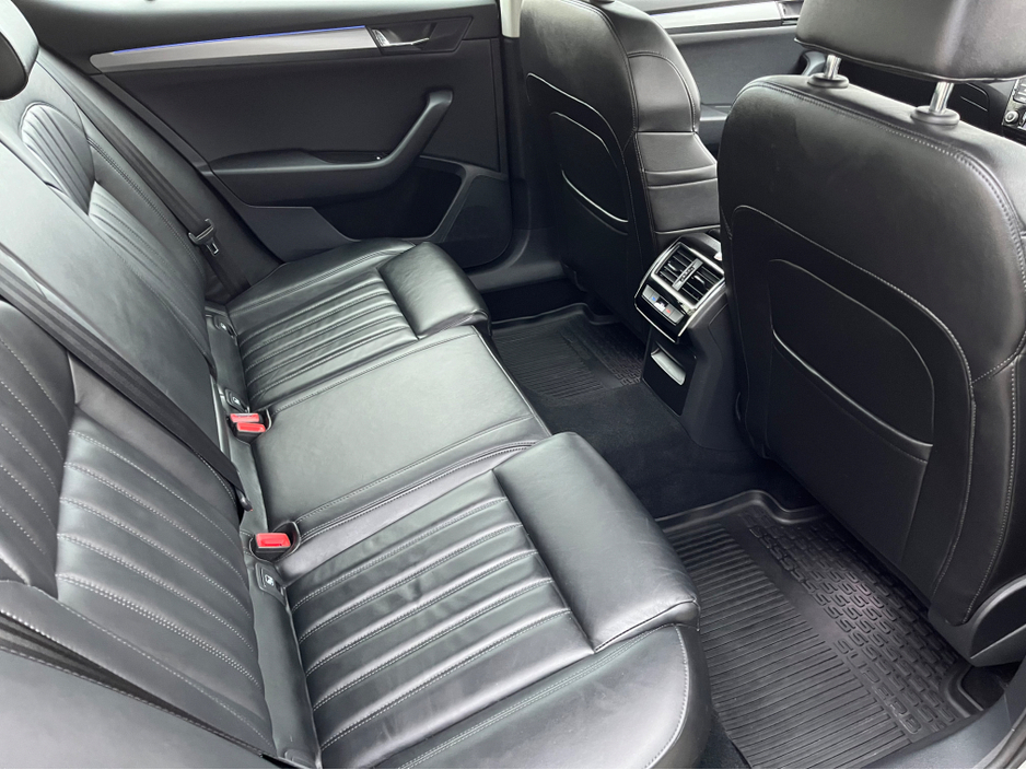 2016 Skoda Superb - image 15