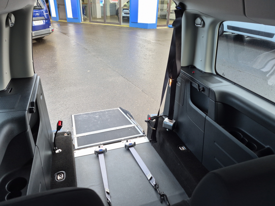 2021 Volkswagen Caddy Maxi Wheelchair Access Taxi Spec €37,950