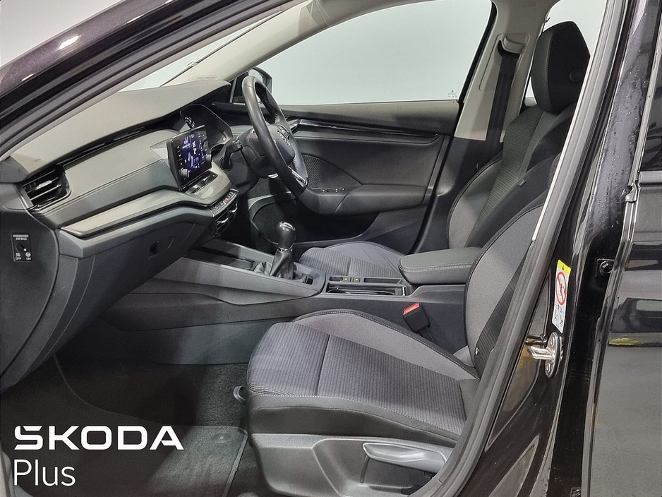 2023 Skoda Octavia - image 4