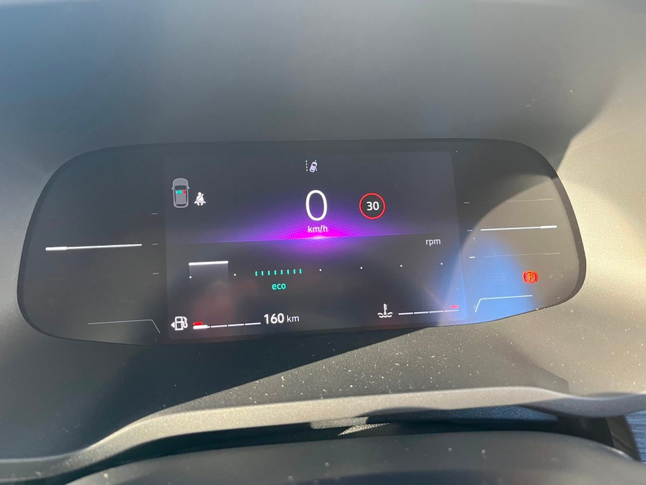 2026 Renault Trafic - image 7