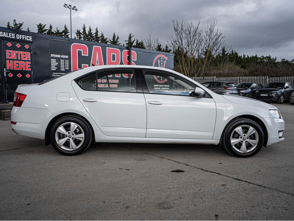 2015 Skoda Octavia - image 12
