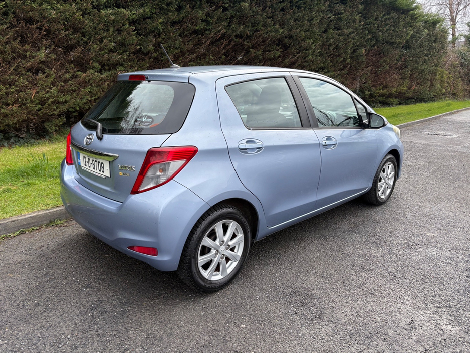 2012 Toyota Yaris - image 5